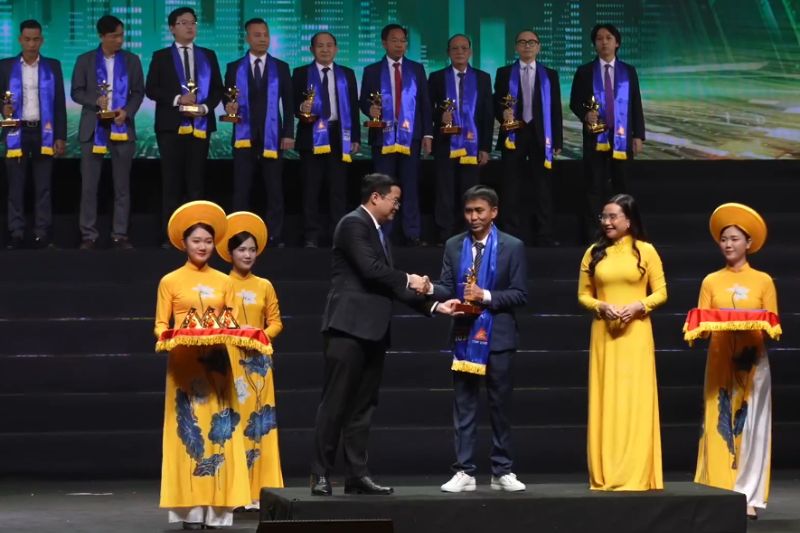 Găng tay cao su Nam Long đoạt giải Top 200 Giải thưởng Sao Vàng Đất Việt năm 2024