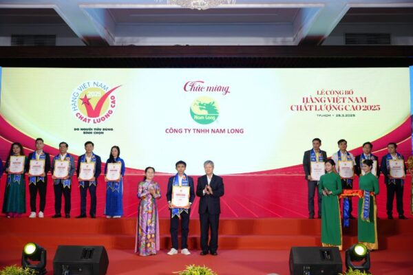 Găng tay cao su Nam Long 13 năm liên tiếp đạt danh hiệu Hàng Việt Nam Chất Lượng Cao