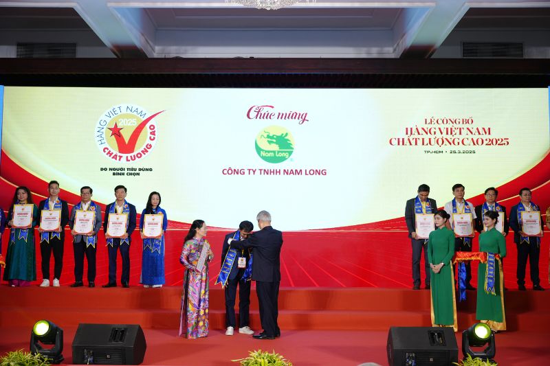 Găng tay cao su Nam Long 13 năm liên tiếp đạt danh hiệu Hàng Việt Nam Chất Lượng Cao 