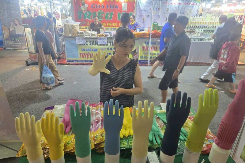 găng tay cao su Nam Long tại Hội chợ Khuyến công tỉnh Đồng Nai