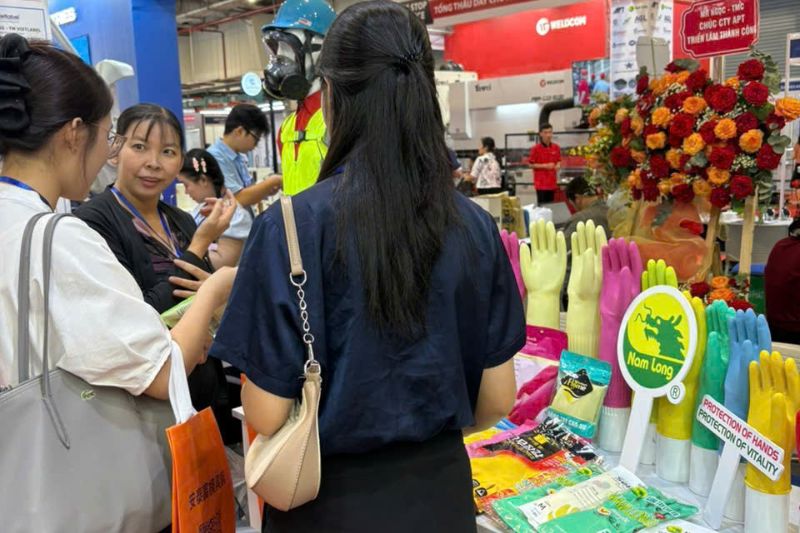 Găng tay cao su Nam Long sôi nổi tại Diễn đàn Công nghiệp hỗ trợ & Hội nghị kết nối cung cầu chuỗi cung ứng 2025