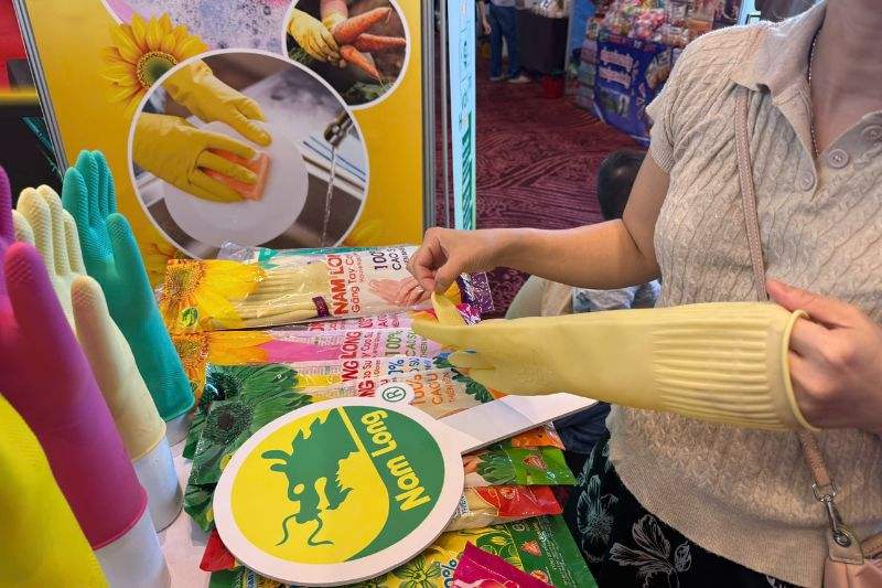 Găng tay cao su Nam Long tham gia Hội chợ Campuchia