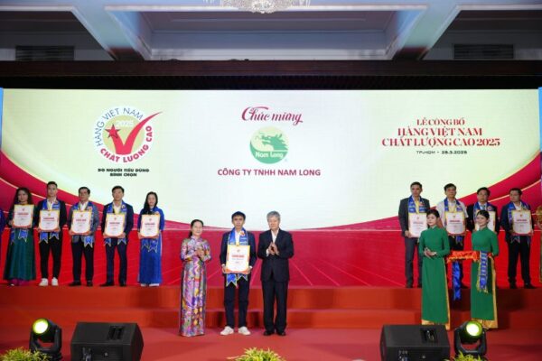 Găng tay cao su Nam Long đạt danh hiệu Hàng Việt Nam chất lượng cao