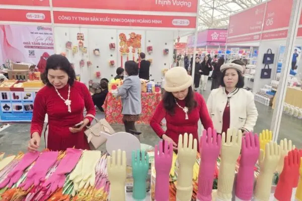 Găng tay cao su Nam Long tỏa sáng tại Hội chợ Mùa Xuân 2026