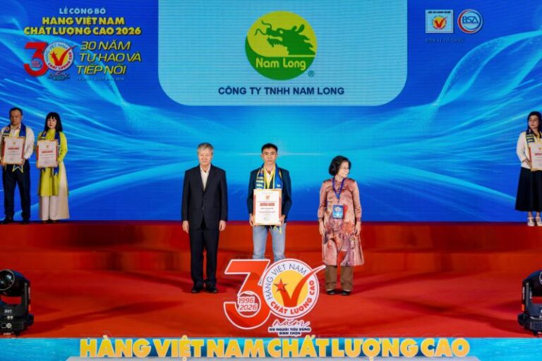 Găng tay cao su Nam Long nhận danh hiệu Hàng Việt Nam chất lượng cao