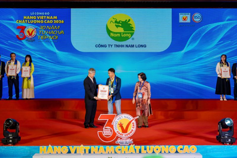 Găng tay cao su Nam Long nhận danh hiệu Hàng Việt Nam chất lượng cao