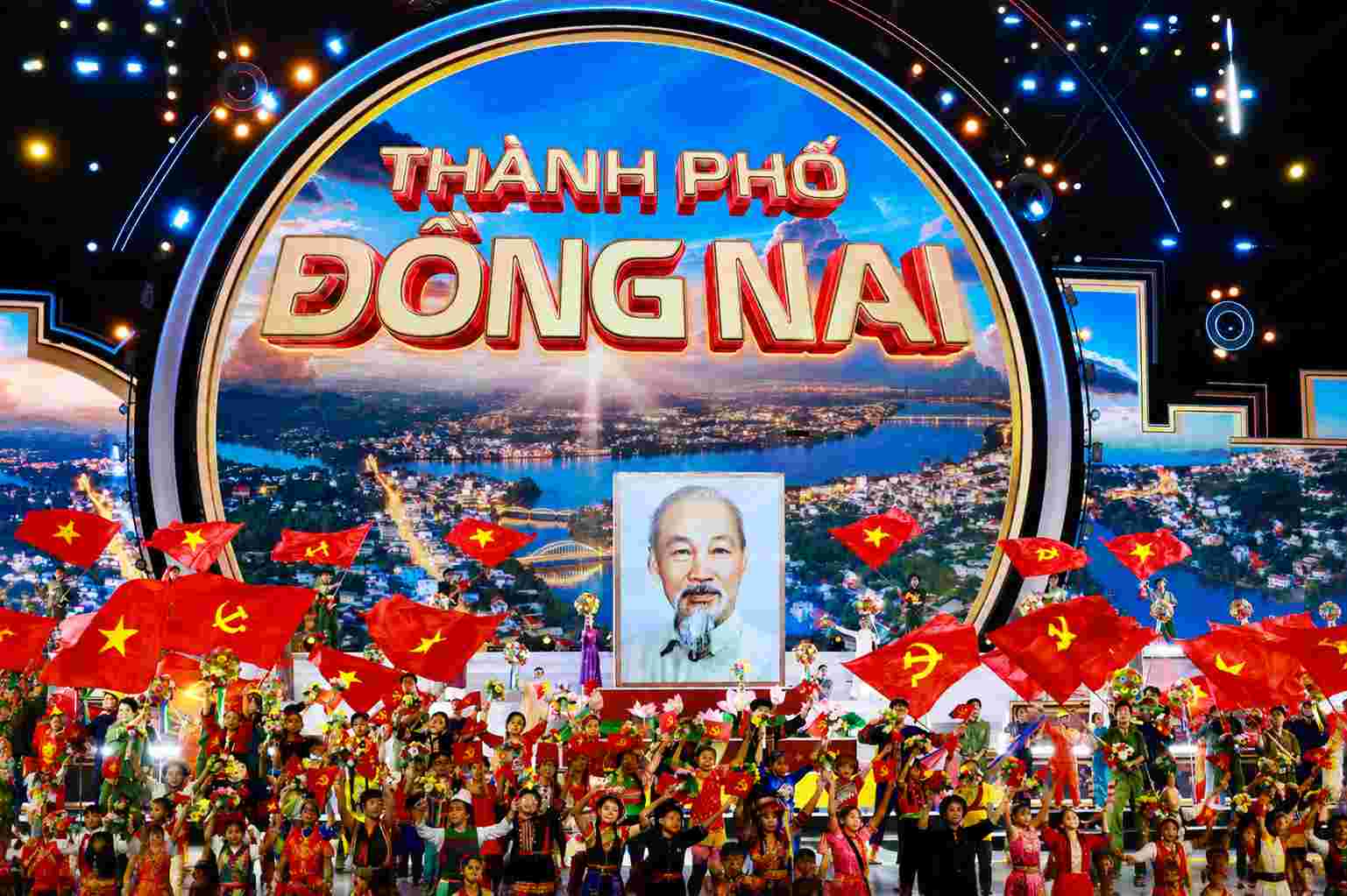 Găng tay cao su Nam Long tự hào khi Đồng Nai bước sang chặng đường phát triển mới