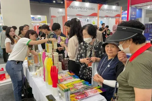 Găng tay cao su Nam Long Korea Import Expo 2026