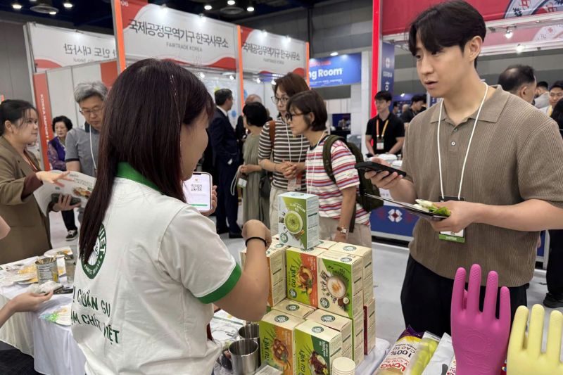 Găng tay cao su Nam Long Korea Import Expo 2026