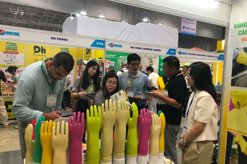 găng tay cao su Nam Long tại Vietnam International Sourcing 2026